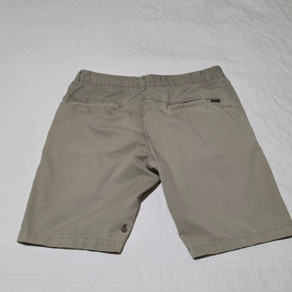 Volcom‎ Men's Khaki Chino Shorts Size 33 Flat Front Casual Everyday Wear